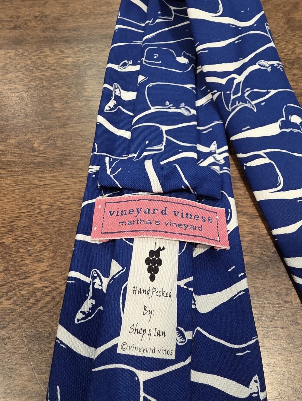 Vineyard Vines Martha's Vineyard  Blue and White Large Whale Pattern - Picture 4 of 4